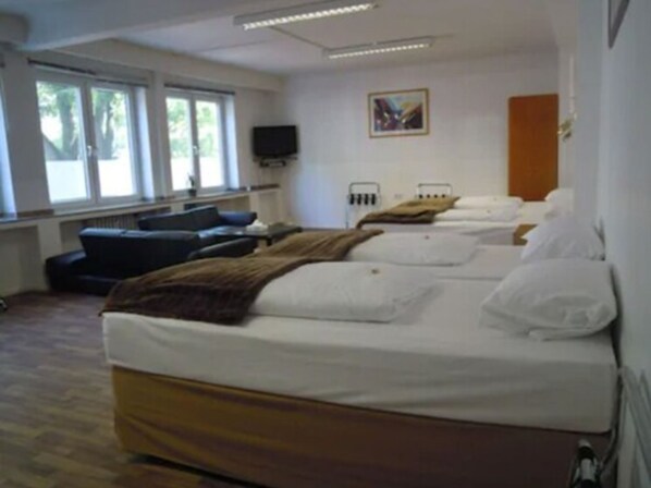 Quadruple Room (400 EUR deposit per stay) | Hypo-allergenic bedding, in-room safe, desk, blackout drapes