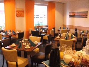 Desayuno buffet todos los días (con cargo) 