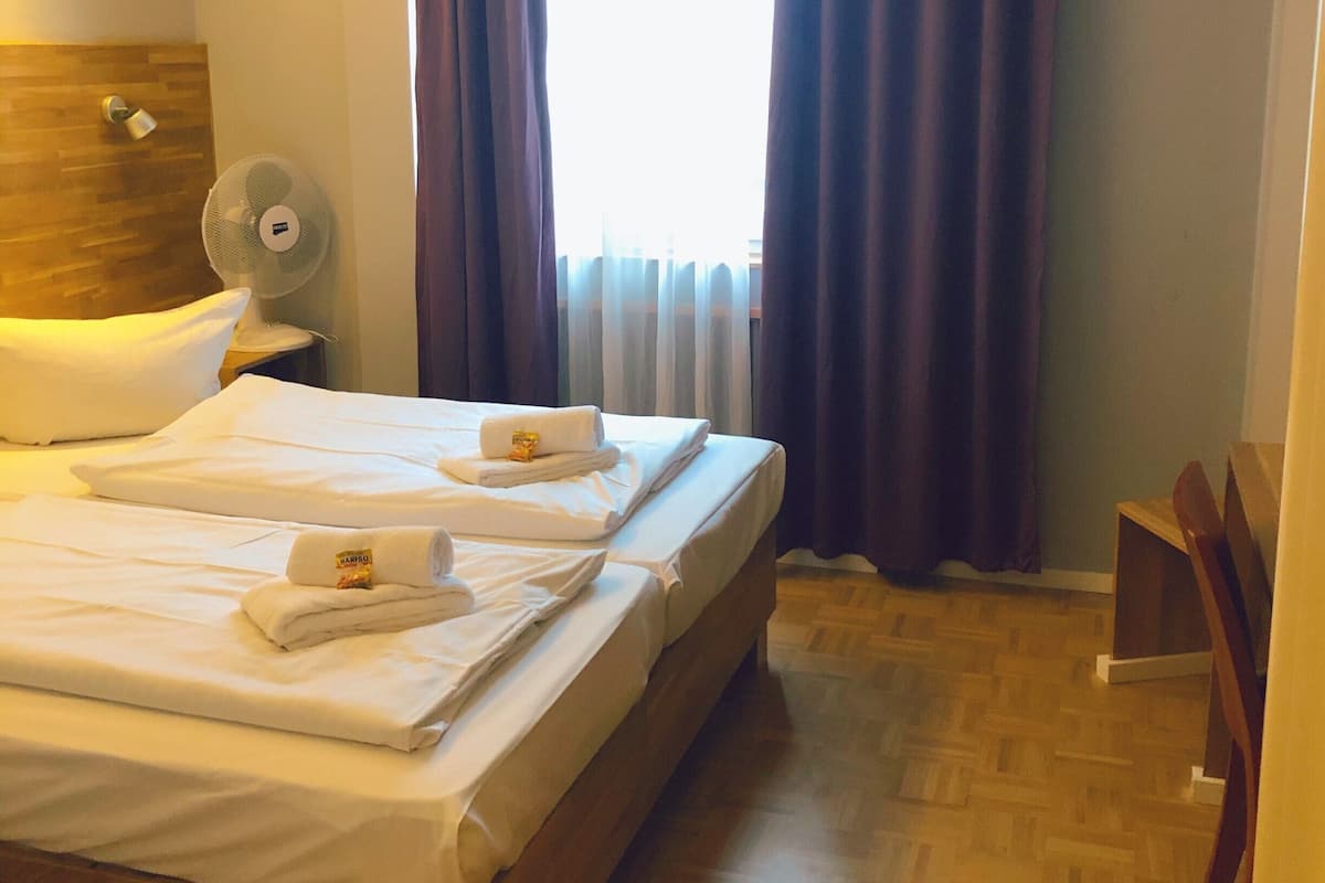 1 bedroom, desk, blackout curtains, free WiFi