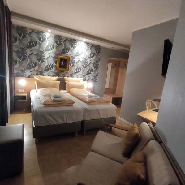 Comfort Double Room | 1 bedroom, desk, blackout curtains, free WiFi - Hotel Residenz Düsseldorf (Düsseldorf)