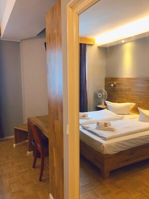 1 bedroom, desk, blackout drapes, free WiFi