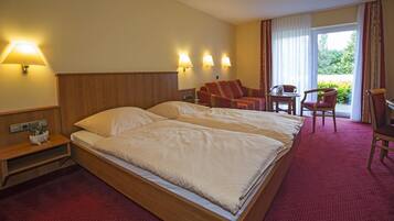 Hypo-allergenic bedding, in-room safe, desk, iron/ironing board