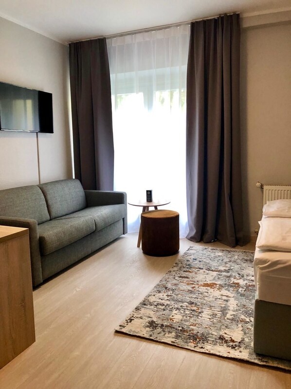 Superior Double Room | Living area - Arthotel ANA Eden Karlsruhe, Trademark Collection by Wyndham (Karlsruhe)
