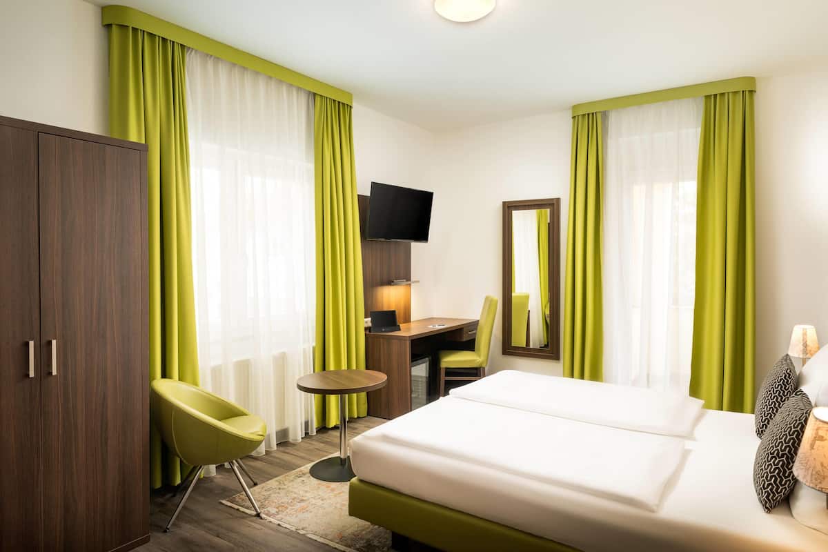 Rom – standard, 1 dobbeltseng (Doppelzimmer) | Skrivebord, barnesenger (inkludert) og ekstrasenger (mot et tillegg)