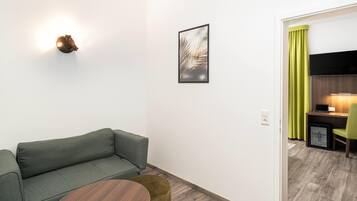 Standardzimmer, 1 Doppelbett (Doppelzimmer) | Minibar, Zimmersafe, Schreibtisch, Verdunkelungsvorhänge