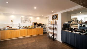 Desayuno buffet todos los días (EUR 17 por persona)