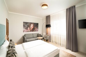 Standardzimmer, 1 Doppelbett (Doppelzimmer) | Minibar, Zimmersafe, Schreibtisch, Verdunkelungsvorhänge