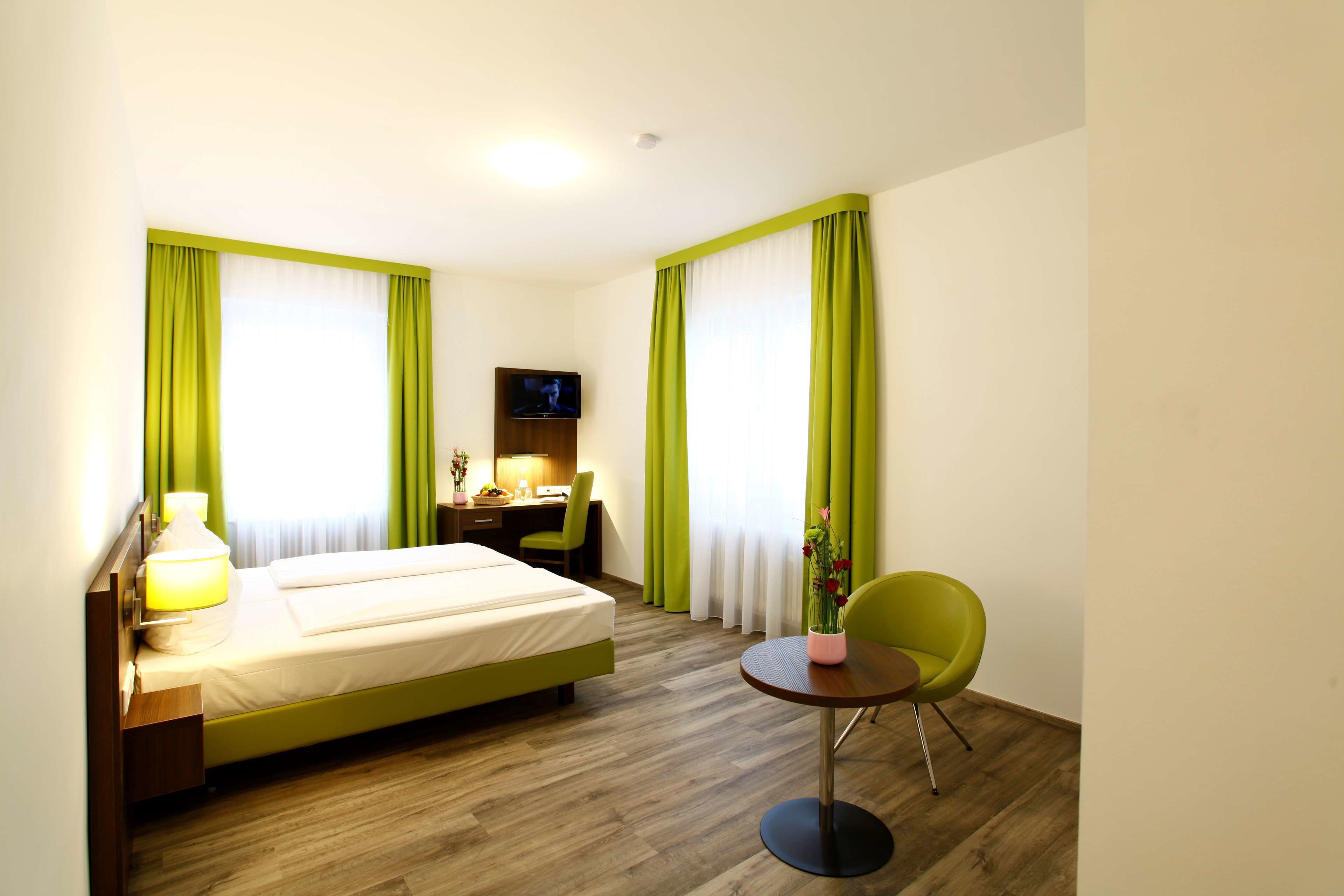superior double room | minibar, in-room safe, desk, blackout curtains