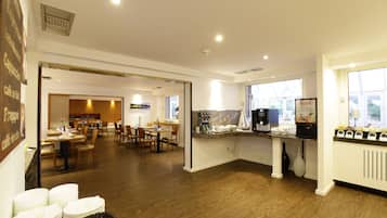 Desayuno buffet todos los días (EUR 17 por persona)