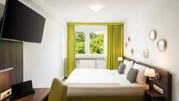 Habitación doble superior | Minibar, caja de seguridad en la habitación y escritorio