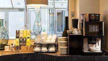 Tägliches Frühstücksbuffet gegen Gebühr