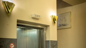 An elevator with a 'LIFT' sign above it, a no-smoking sign, and a control panel. - Hotel Aria (Frankfurt)