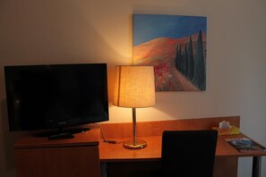 Minibar, in-room safe, desk, iron/ironing board