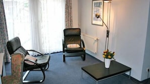 Single Room | Living area | TV - Trip Inn Messe Westend (Frankfurt)