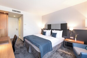 Hypo-allergenic bedding, in-room safe, desk, soundproofing - Garner Hotel Rüsselsheim by IHG (Ruesselsheim)