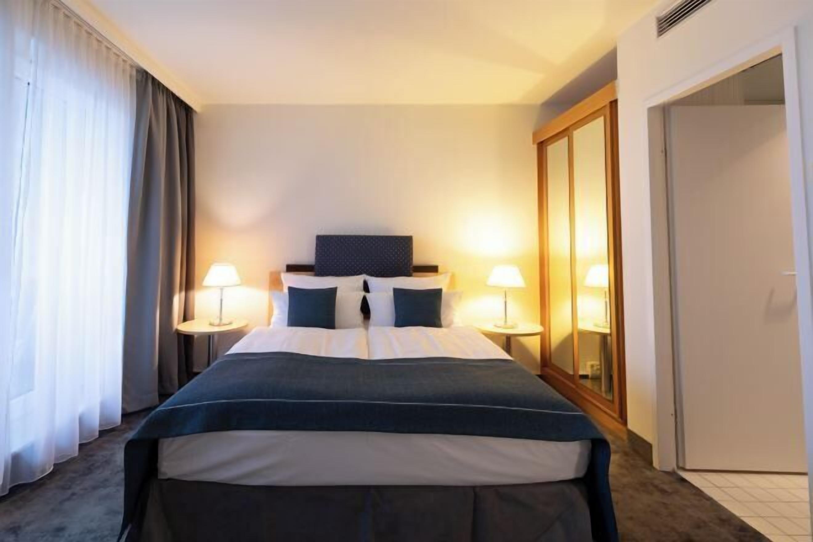 Hypoallergeen beddengoed, een kluis op de kamer, een bureau