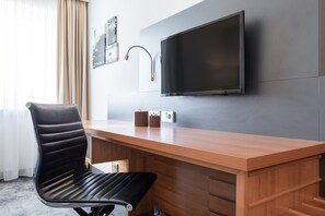 低刺激性寝具、セーフティボックス (室内)、デスク、防音設備