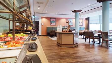 TĂ€gliches FrĂŒhstĂŒcksbuffet (19 EUR pro Person)