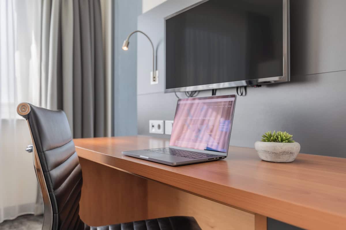 Hypo-allergenic bedding, in-room safe, desk, soundproofing