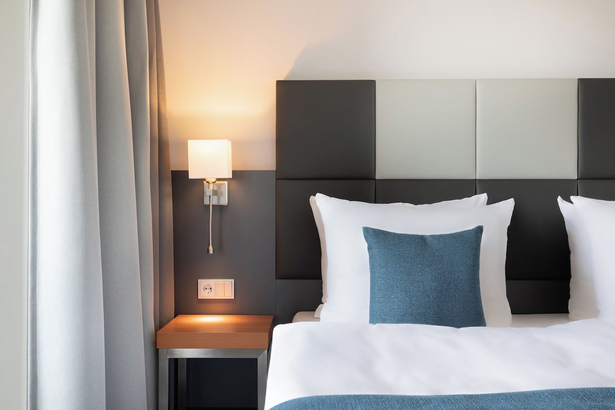 Standard Room, 1 King Bed