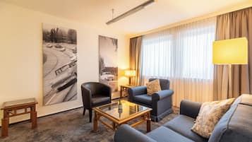 Hypo-allergenic bedding, in-room safe, desk, soundproofing