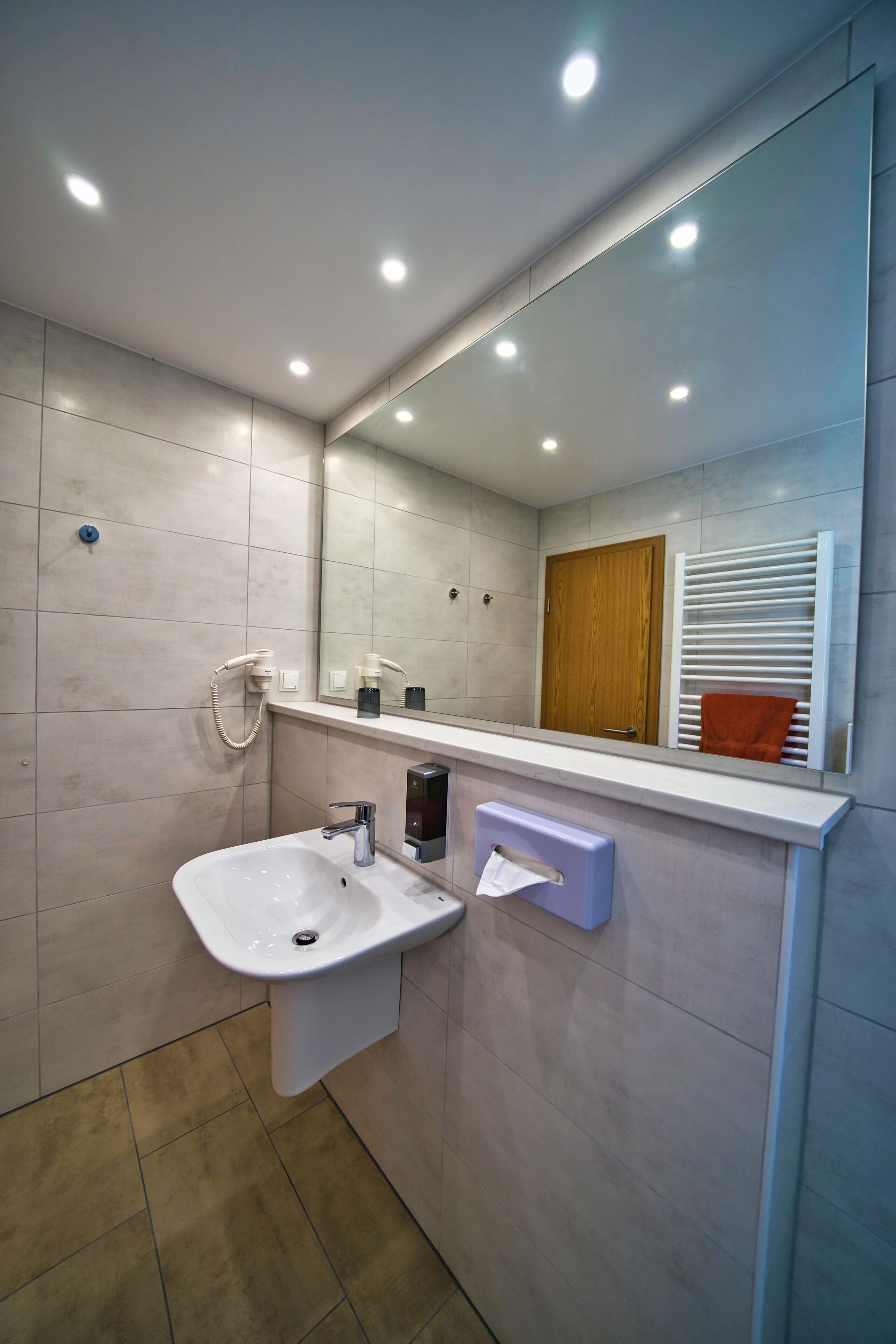 single room | bathroom | shower, free toiletries, hair dryer, towels