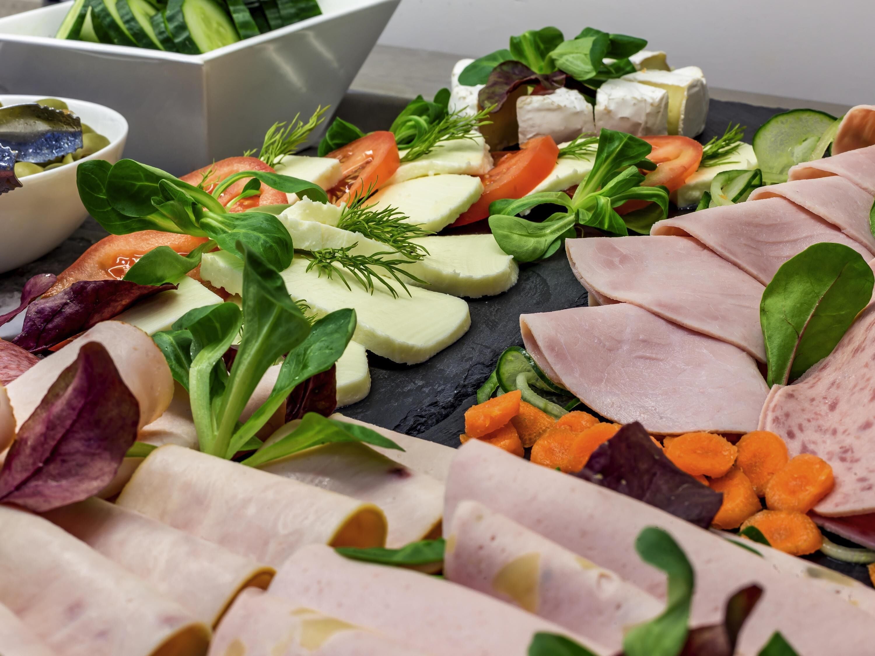 Breakfast (EUR 17 per person)