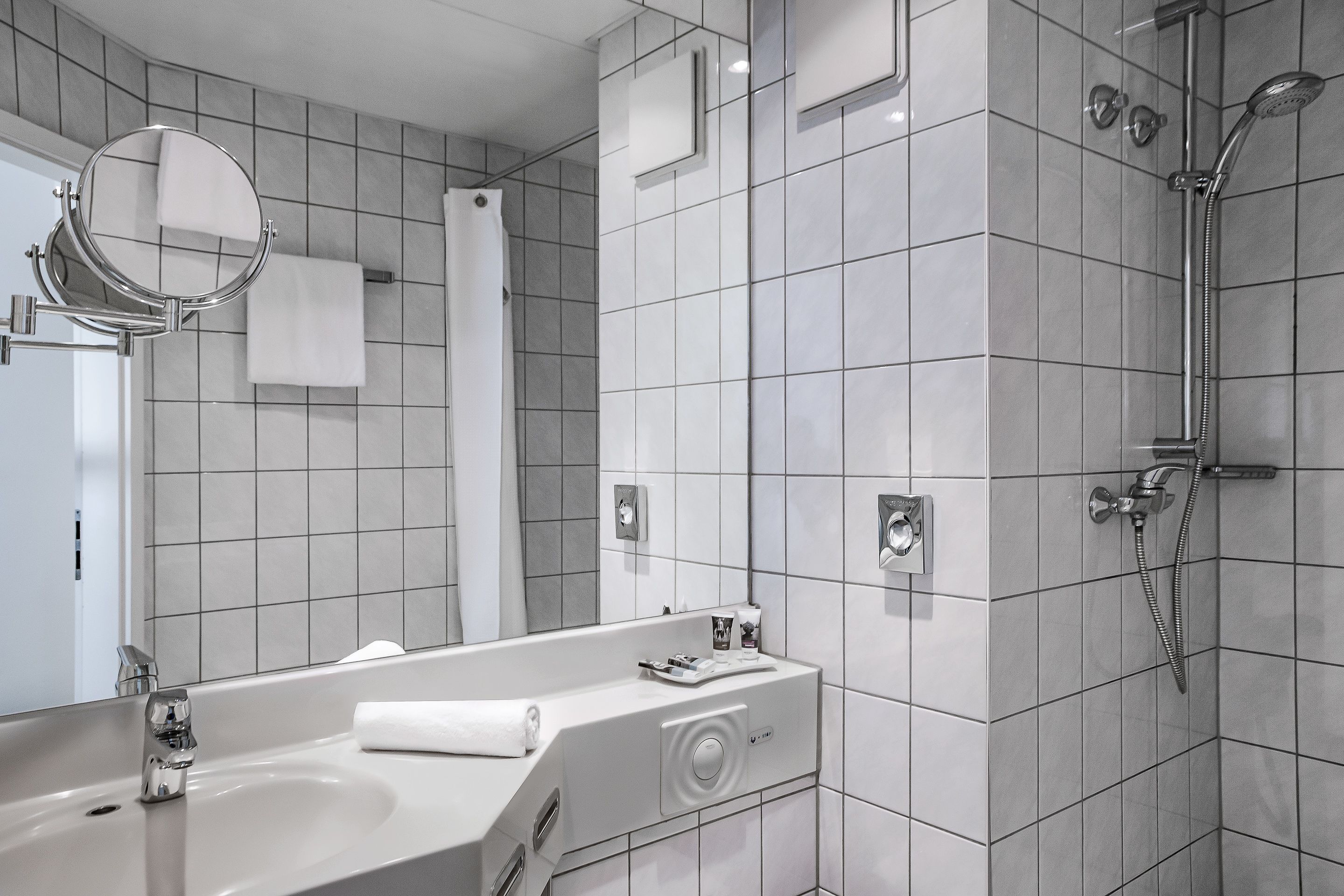 Standard Room, 1 Twin Bed | Bathroom | Combined shower/tub, eco-friendly toiletries, hair dryer, towels