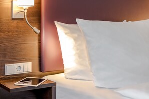 Standard-Doppelzimmer, 1 Doppelbett | Minibar, Zimmersafe, Schreibtisch, schallisolierte Zimmer