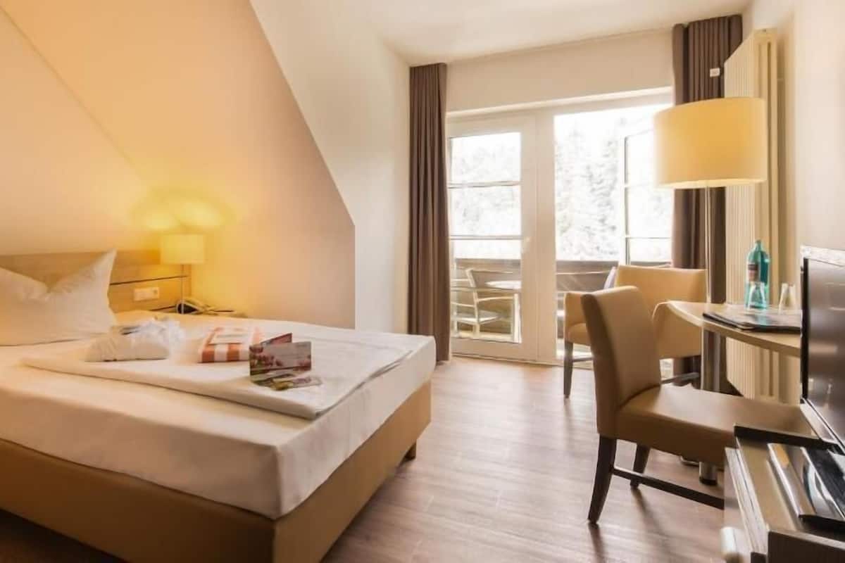 Desk, free WiFi, wheelchair access