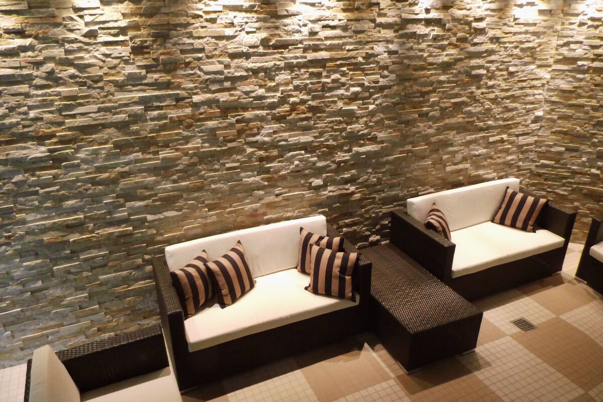 indoor pool, pool loungers