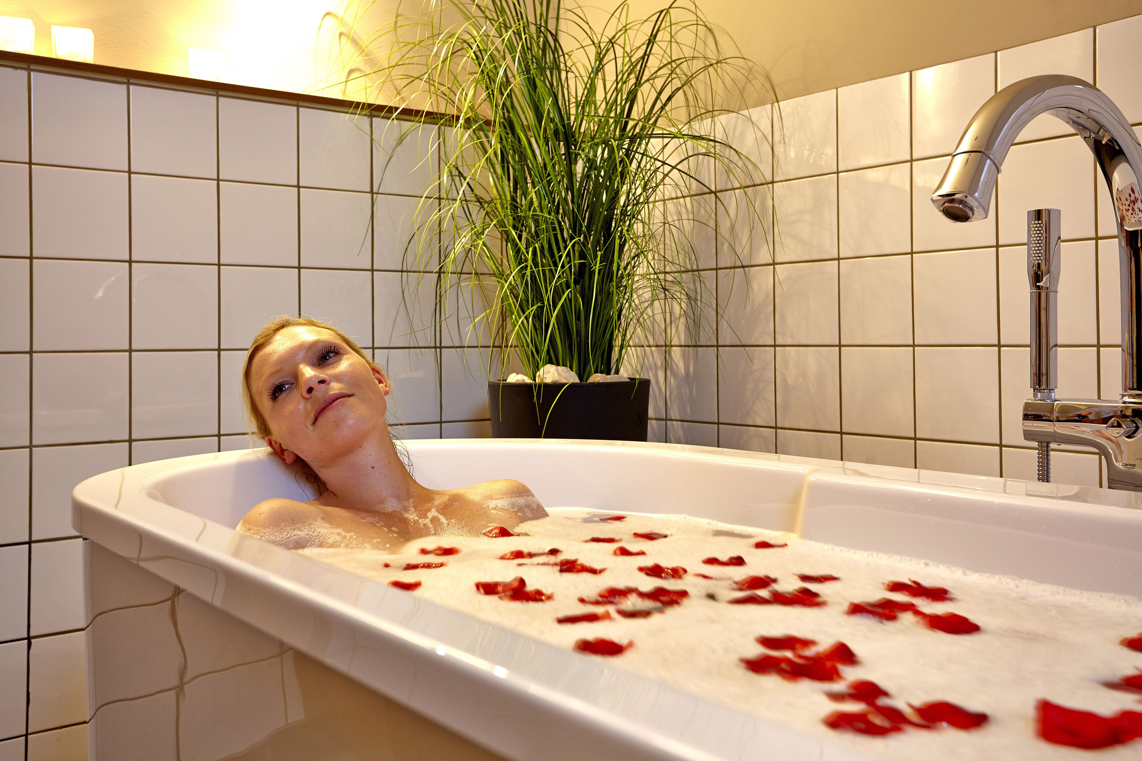 couples treatment room(s), sauna, steam room, body treatments