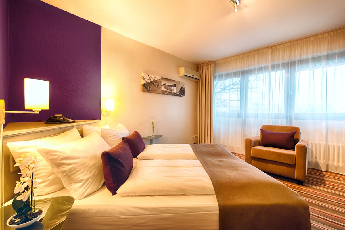 standard double room | in-room safe, desk, soundproofing, free wifi