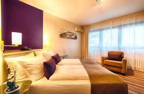 Standard Double Room | 1 bedroom, in-room safe, desk, soundproofing
