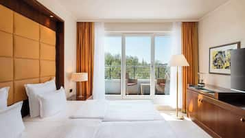 Ropa de cama de alta calidad, cubrecamas y minibar