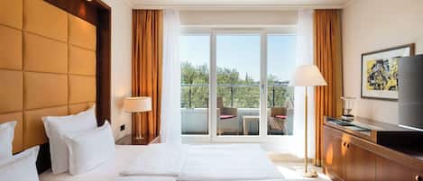 Penthouse (Suite) | Luxe beddengoed, donzen dekbedden, een minibar, een kluis op de kamer