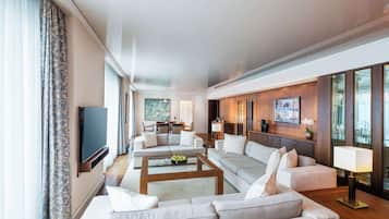 Hochwertige Bettwaren, Daunenbettdecken, Minibar, Zimmersafe