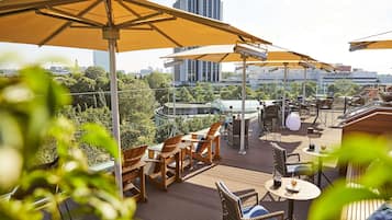 3 bars/lounges, rooftop bar
