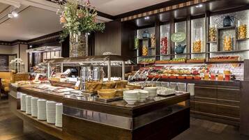 4 Restaurants, FrĂŒhstĂŒck, Mittagessen, Abendessen, mediterrane KĂŒche