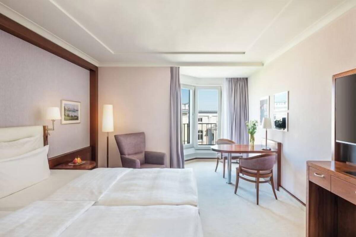 Premium-sengetøj, dundyner, minibar, pengeskab på værelset