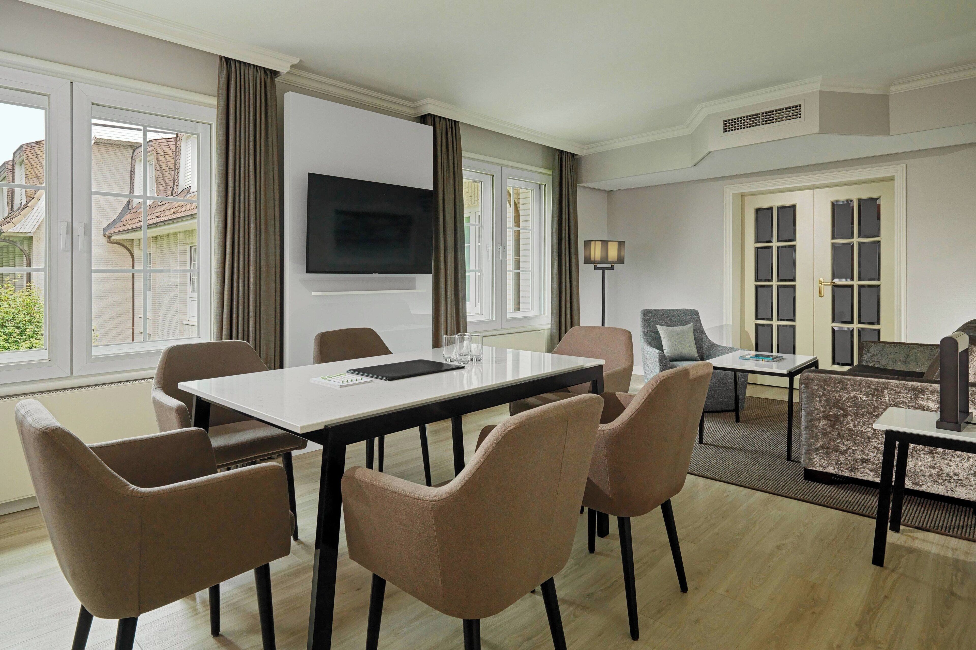 Photo - Courtyard by Marriott Hamburg Airport
