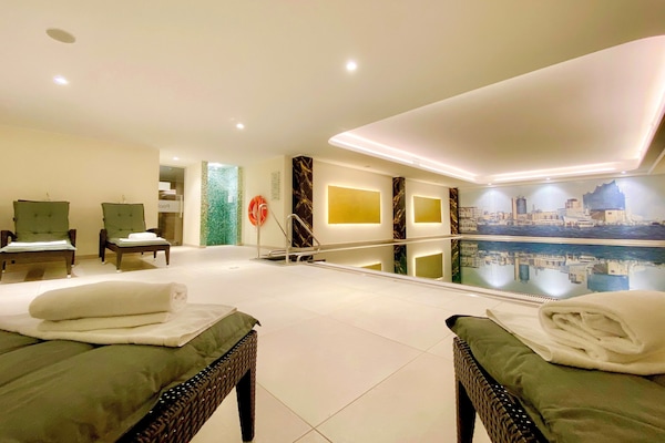 Hồ bơi trong nhà