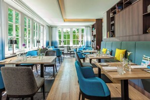 Breakfast and dinner served, local and international cuisine