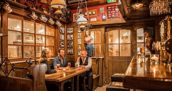 Cocktail bar