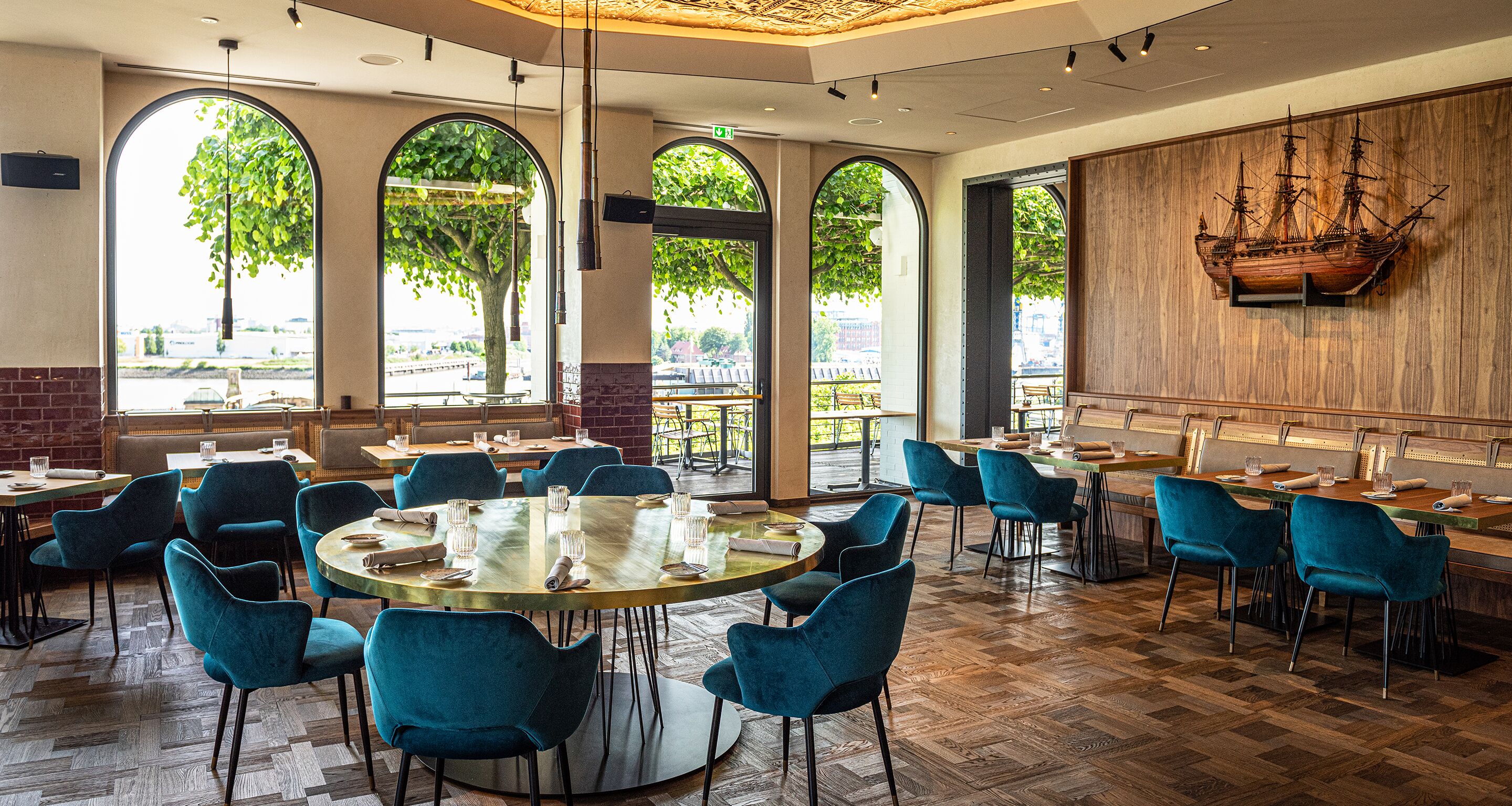 breakfast, lunch, dinner served; al fresco dining