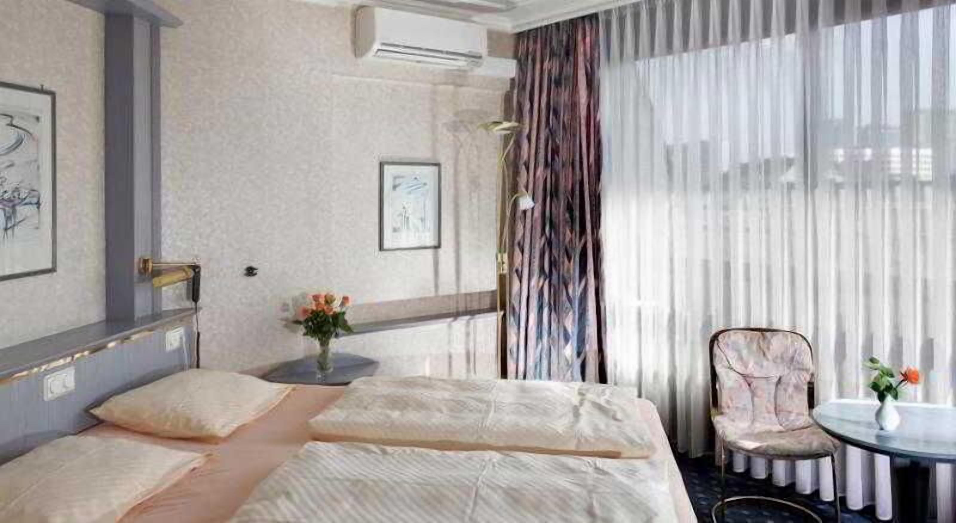 Minibar, in-room safe, desk, soundproofing