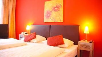 Zimmersafe, Schreibtisch, schallisolierte Zimmer, BĂŒgeleisen/BĂŒgelbrett