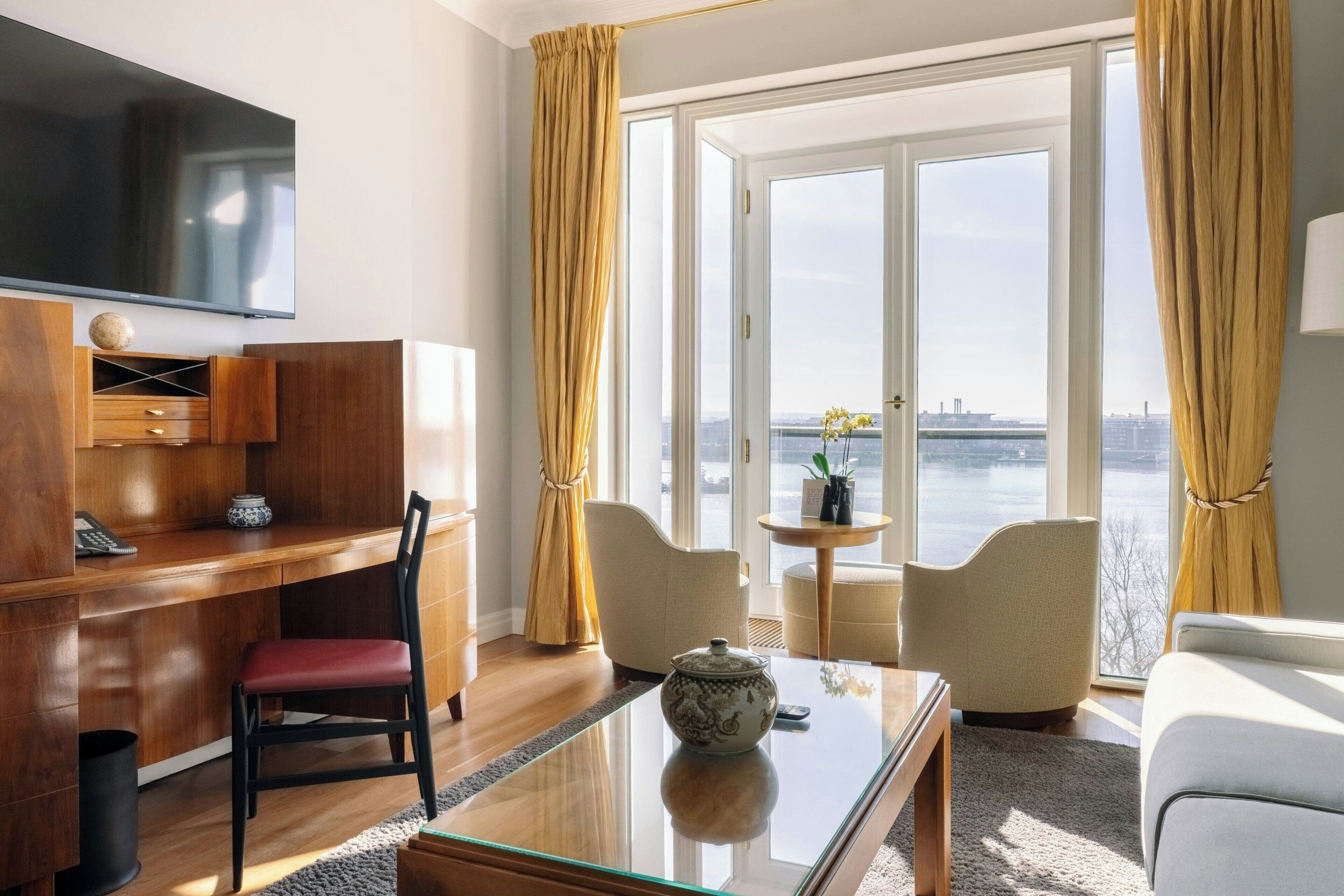 1 bedroom, premium bedding, pillow-top beds, minibar