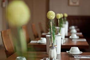 Free daily buffet breakfast  - Hotel Eleazar (Hamburg)