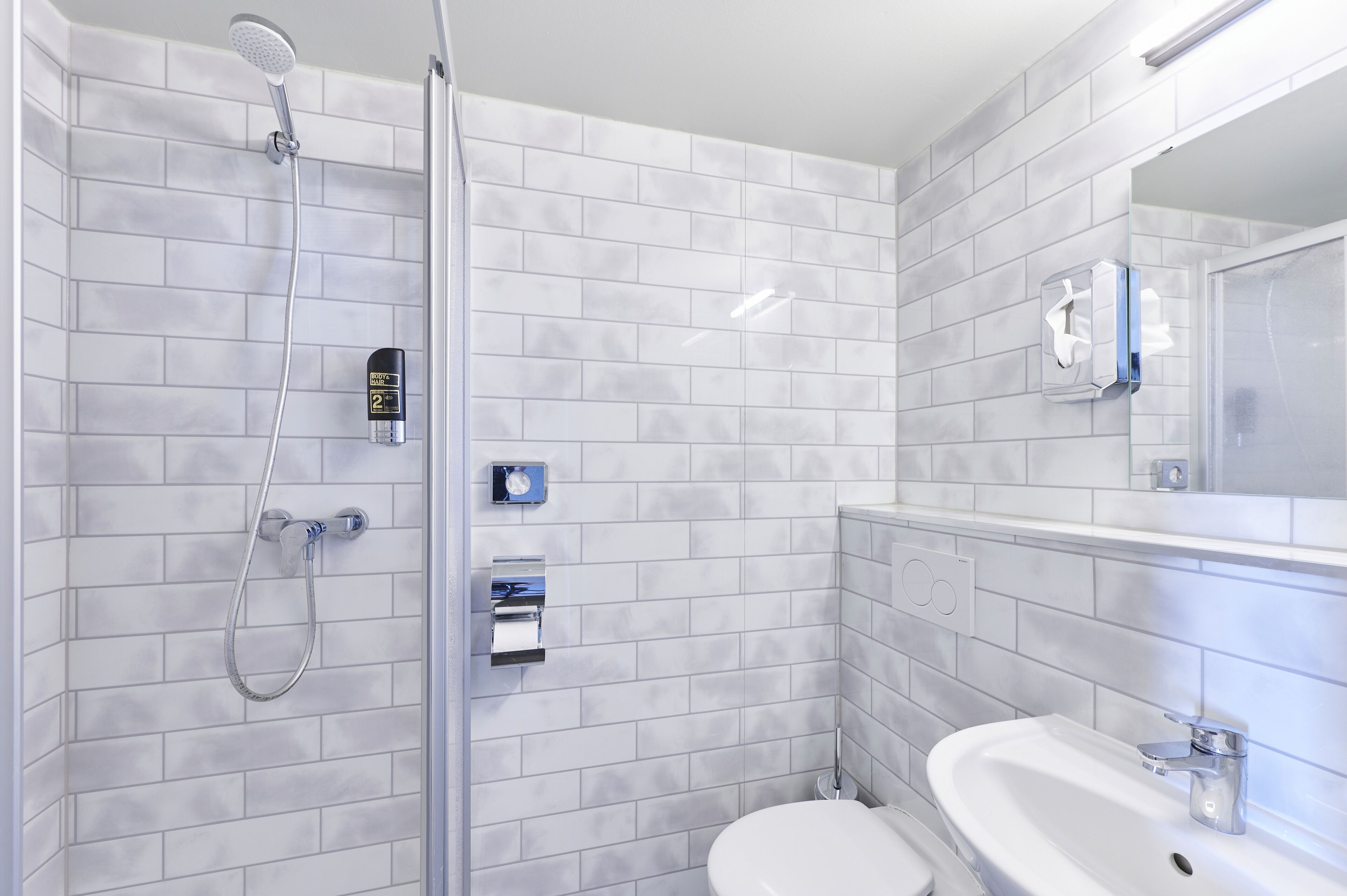 Zimmersafe, Bügeleisen/Bügelbrett, kostenloses WLAN, Bettwäsche